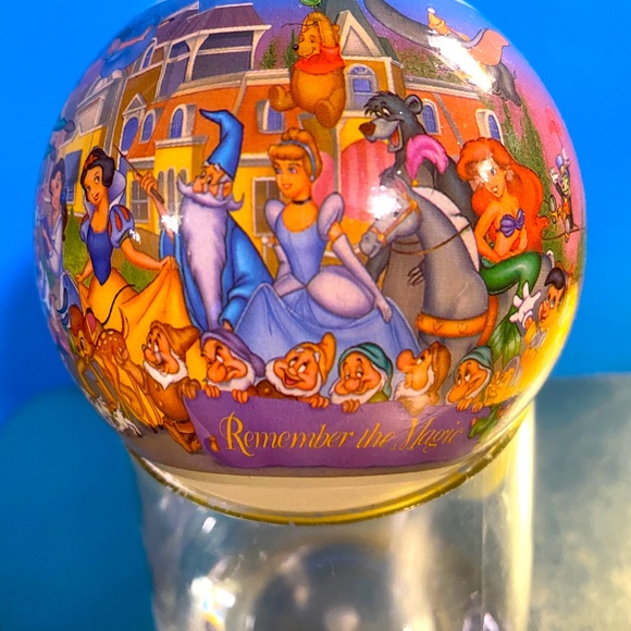 WALT DISNEY WORLD 25 YEARS REMEMBER THE MAGIC HOLIDAY CHRISTMAS ORNAMENT - Picture 5 of 16